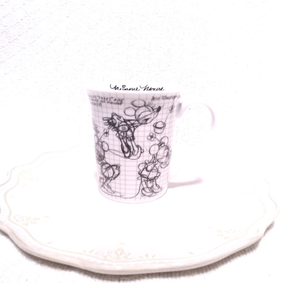 NWOT Disney Minnie Mouse Sketch Mug